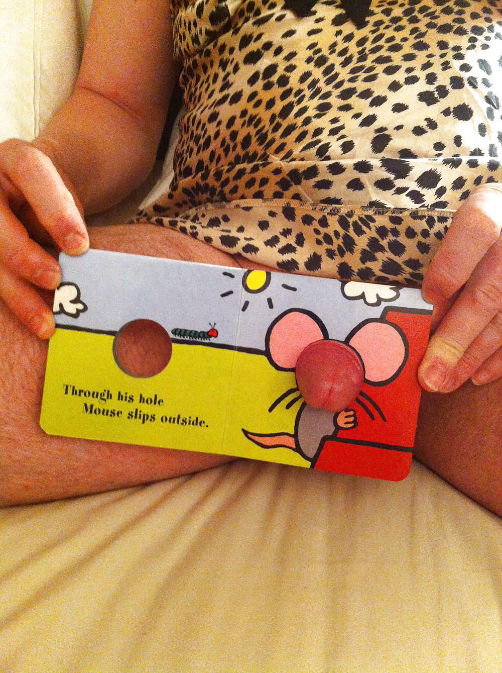 Sissy Jemima's tiny baby mouse becomes famous
 #22884508