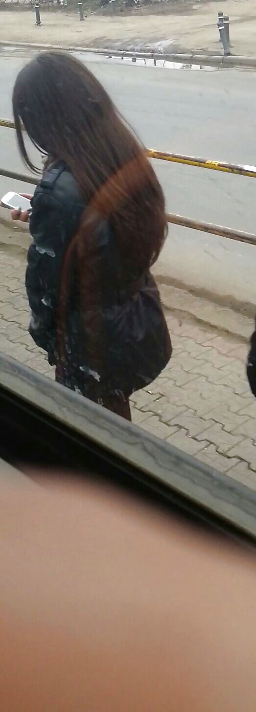 Espía viejo + joven en autobús, tranvía y estación rumana
 #35247819