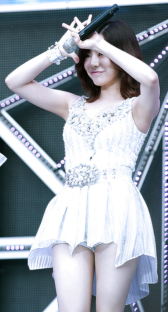 Lee Soon-kyu's armpits (Girls' Generation). #26337630