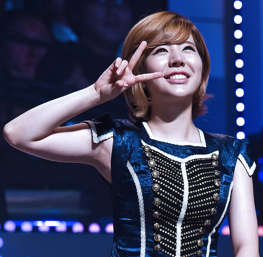 Lee Soon-kyu's armpits (Girls' Generation). #26337971