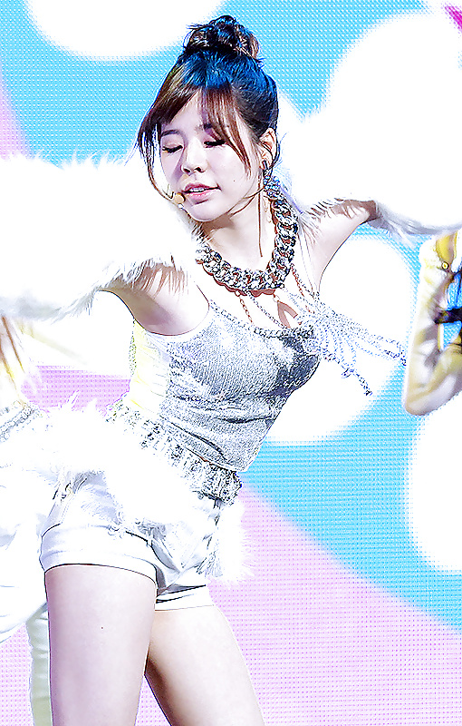 Lee Soon-kyu's armpits (Girls' Generation). #26338034