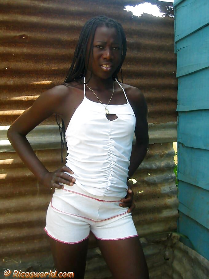 Chica haitiana de chocolate negro
 #36021001