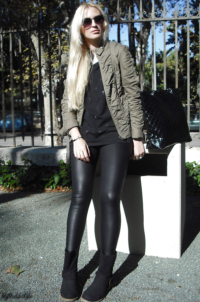 Mädchen In Lycra Oder Spandex #24154926