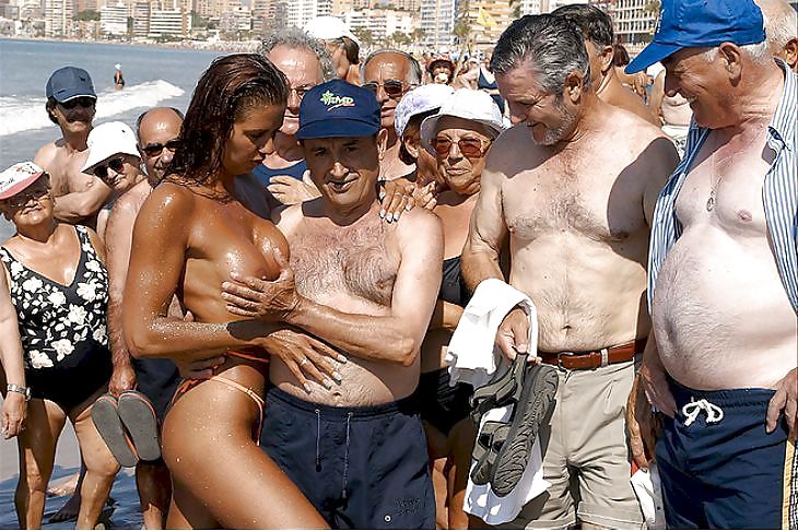 公衆の面前での淫らな行為
 #37324462