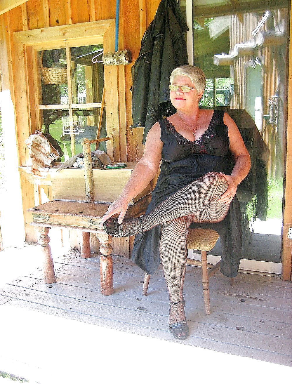 JOSEE:  EN COLLANT RESILLE #32044315