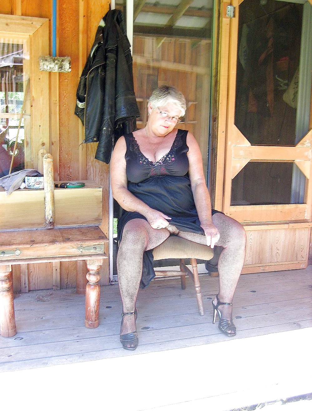 JOSEE:  EN COLLANT RESILLE #32044317