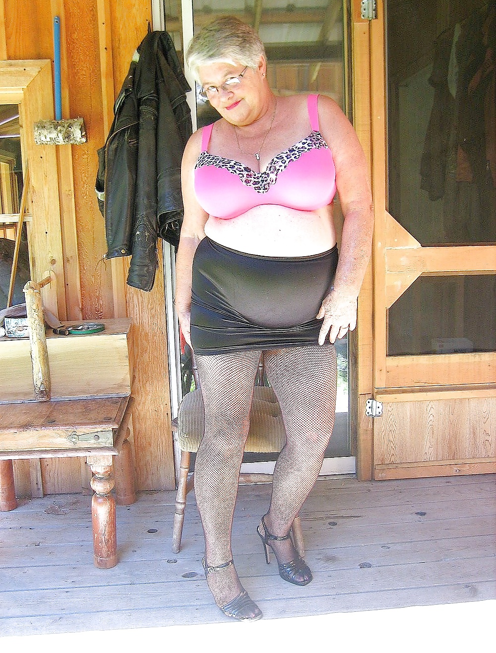 JOSEE:  EN COLLANT RESILLE #32044325