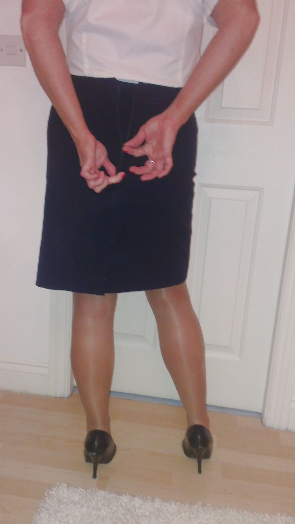 Flight Attendant Dressing for Work (Pantyhose) #29013100