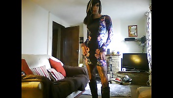 Caliente crossdresser en vestido floral
 #26511652
