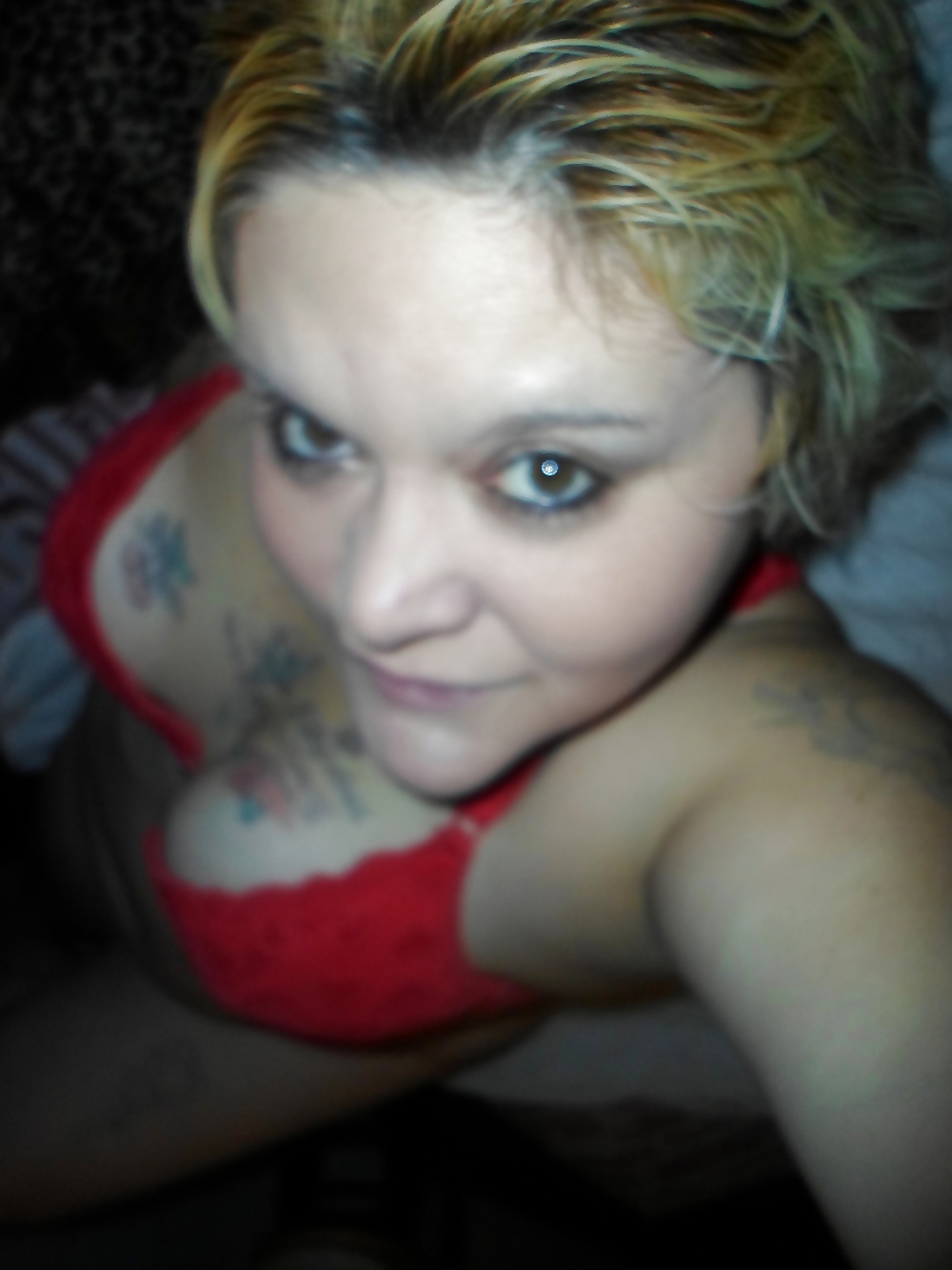 Nuttig Frau In Rot Up Close #23942954