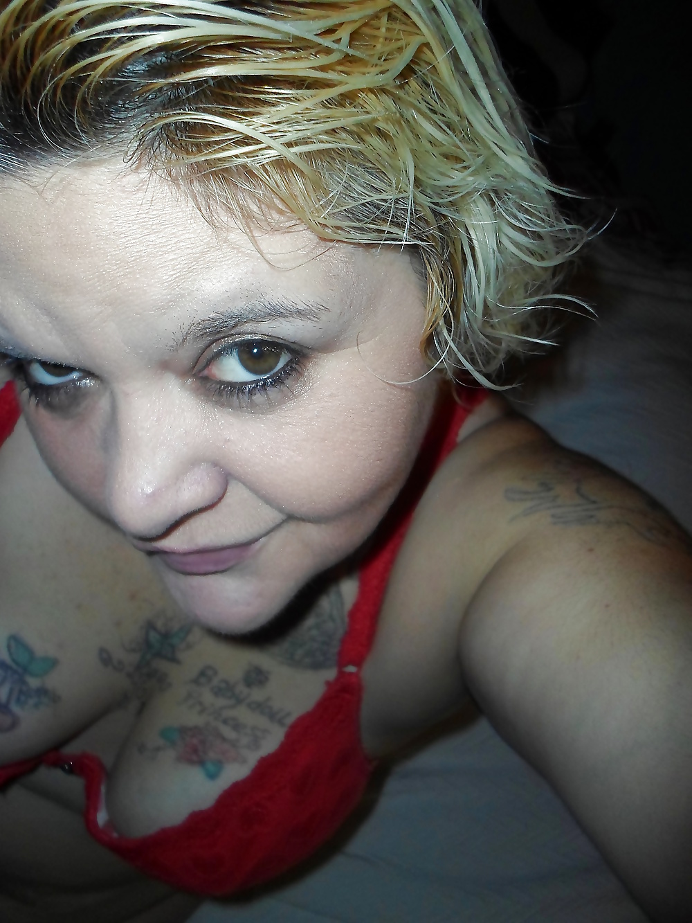 Nuttig Frau In Rot Up Close #23943031