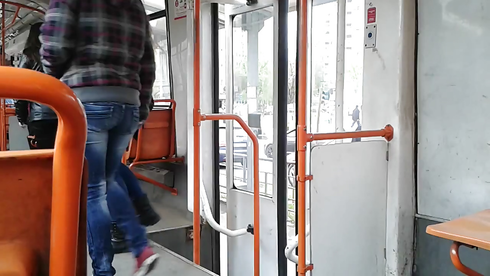 Spion Alt + Jung In Zug, Bus Und Straßenbahn Rumänisch #34336282