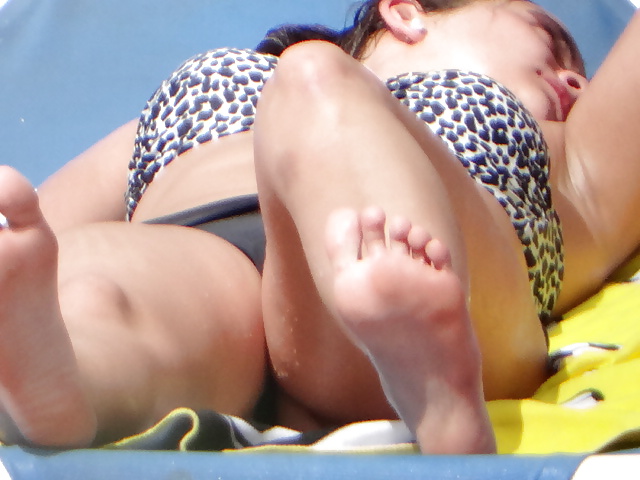 V on the Pool #32661377