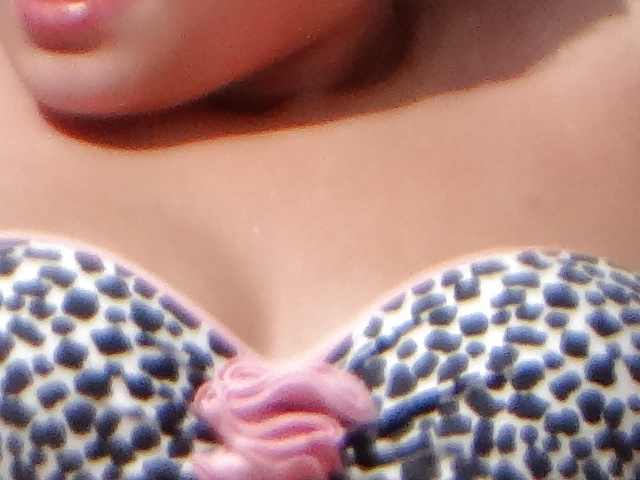 V on the Pool #32661383