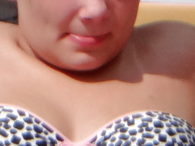 V on the Pool #32661387