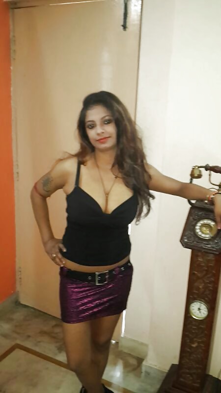 Ragazze indiane indiane sexy sexy e casalinghe
 #40616254