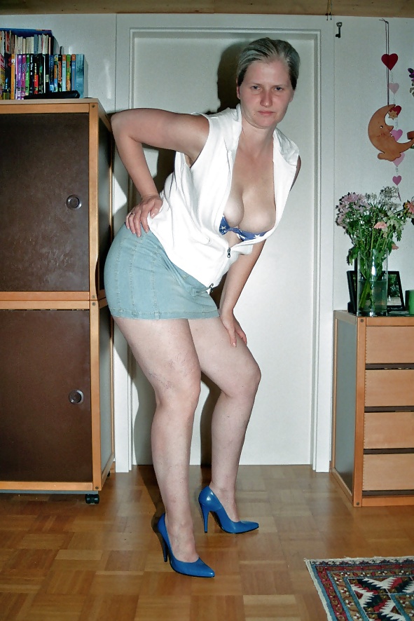 Sag - Femme De Nous Seins Bikini Et Jupe Courte Sexy 01 #26460059