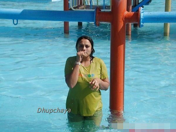 Desi Aunty Bei Wasserpark Genießen Nass #24889115