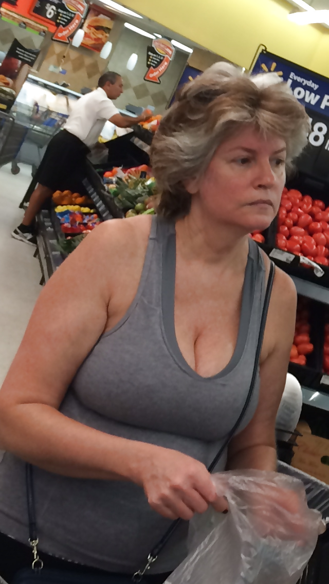 Candid Cleavage #30737319