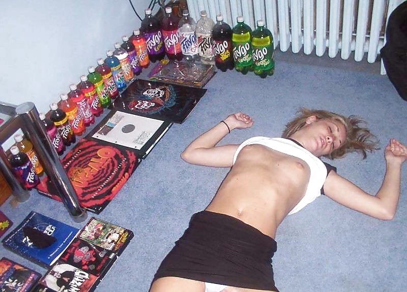 Ninfetinha bebada
 #27757223