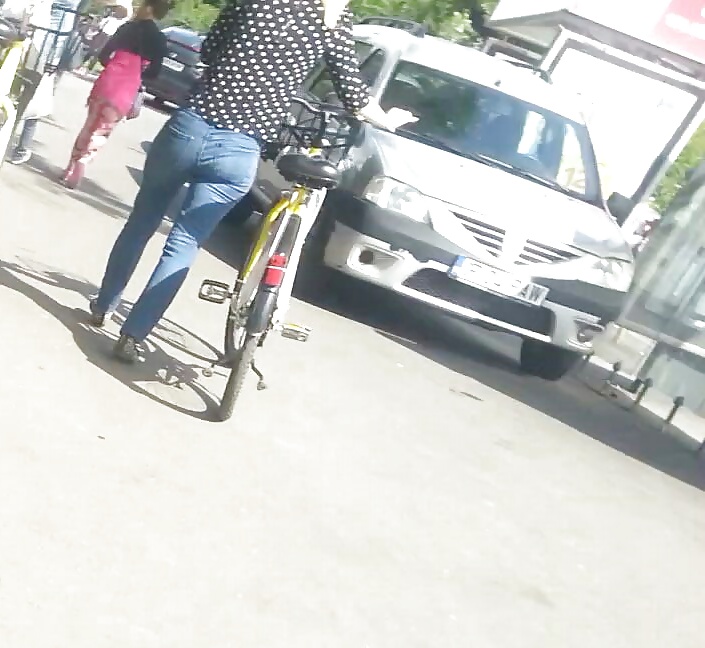 Spion Sexy Frauen Im Fahrrad Rumänisch #31416634