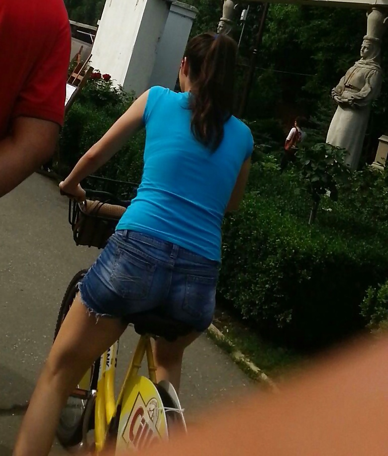Spion Sexy Frauen Im Fahrrad Rumänisch #31416647