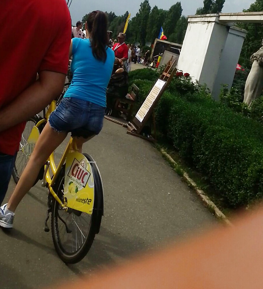 Spion Sexy Frauen Im Fahrrad Rumänisch #31416656