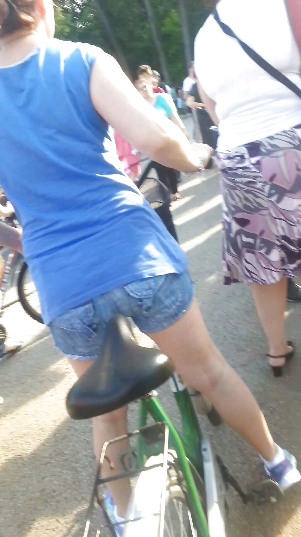 Spion Sexy Frauen Im Fahrrad Rumänisch #31416673