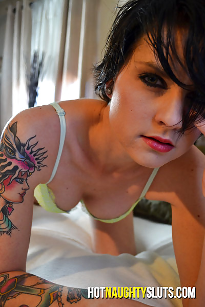 AV女優のタトゥ
 #39561867