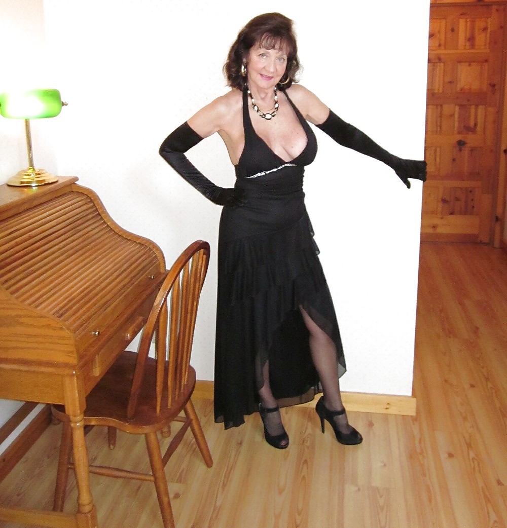 Die Prototypischen Schwarzen Kleid #35992457