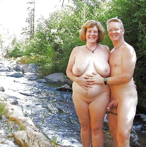 Couple De Nudistes #33561001