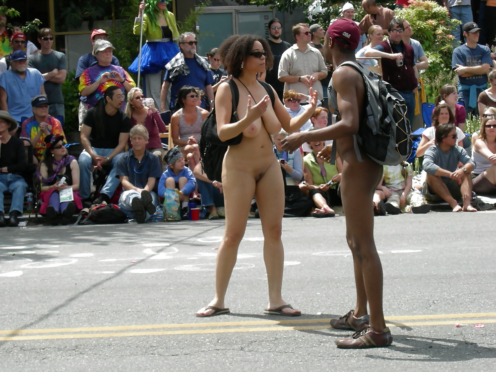 Couple De Nudistes #33561427