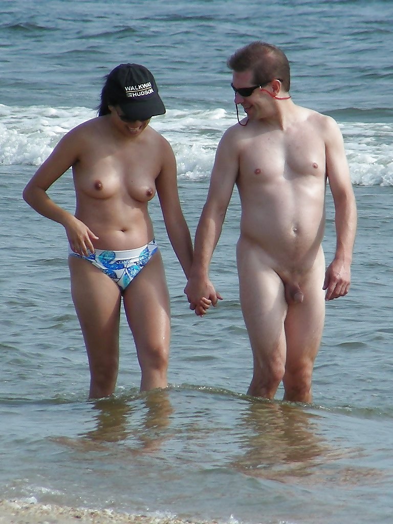 Couple De Nudistes #33561537
