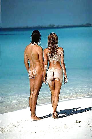 Couple De Nudistes #33561552