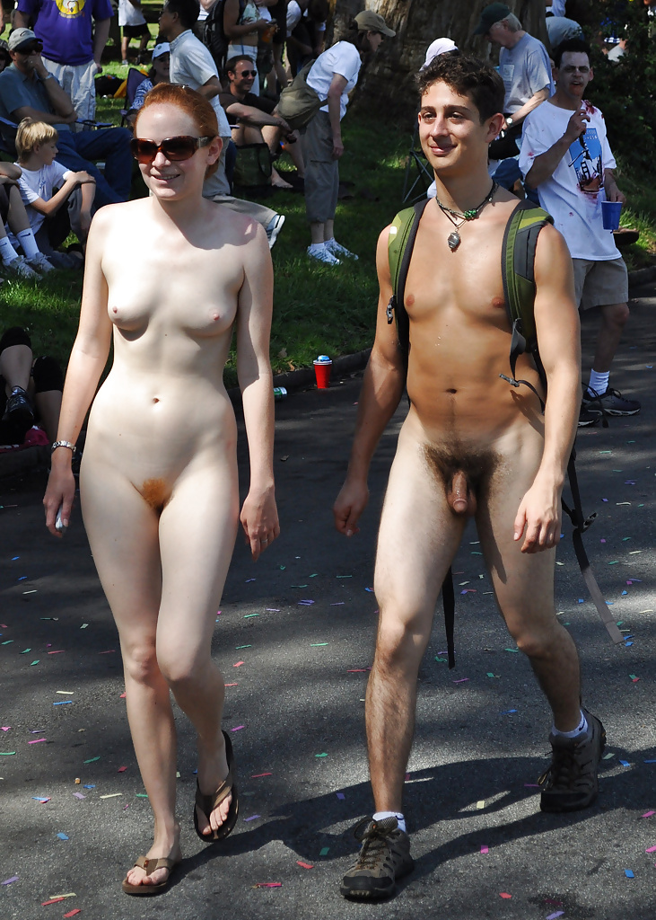 Couple De Nudistes #33561688