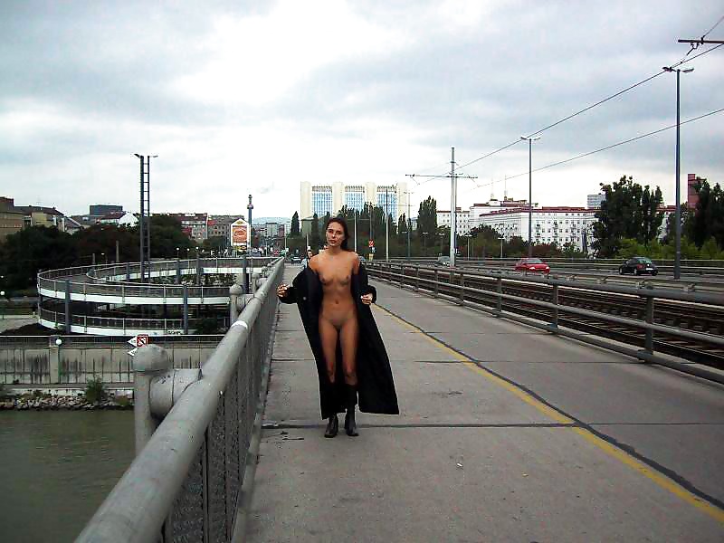 Desnudos públicos - aniko
 #40669741