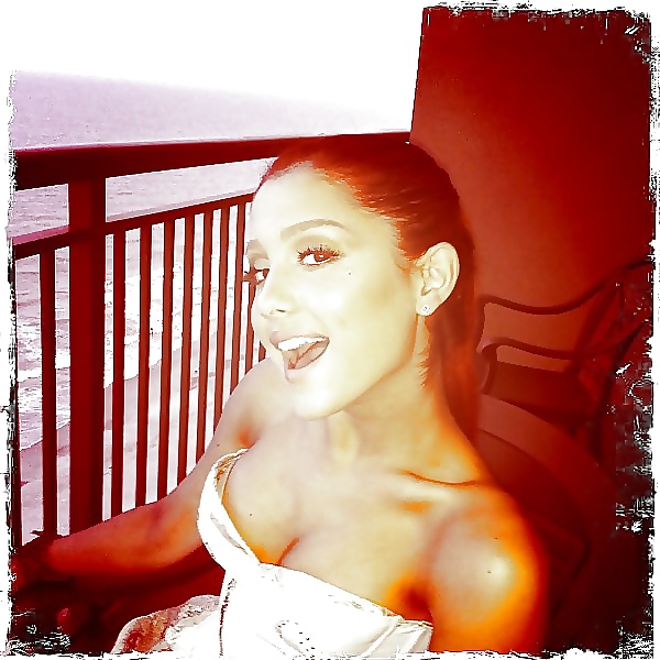 Ariana grande
 #24943969