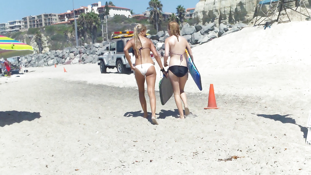 Teen culo e culi spiaggia bikini
 #23719642