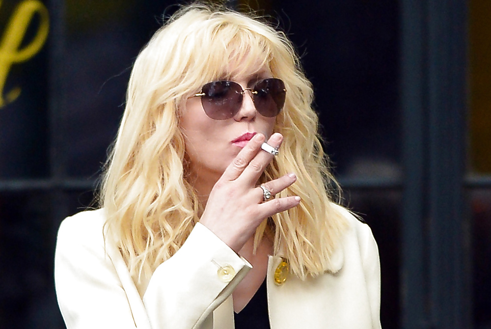 Courtney love Smoking #39191494