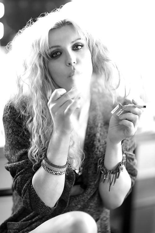 Courtney love Smoking #39191500