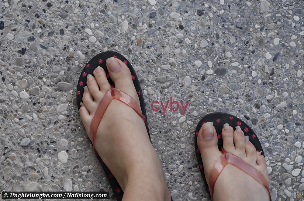 Uñas de los pies largas
 #30478358