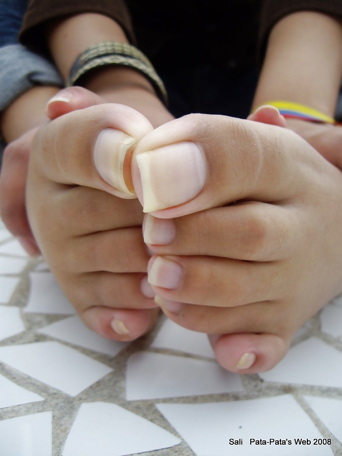 Uñas de los pies largas
 #30478532