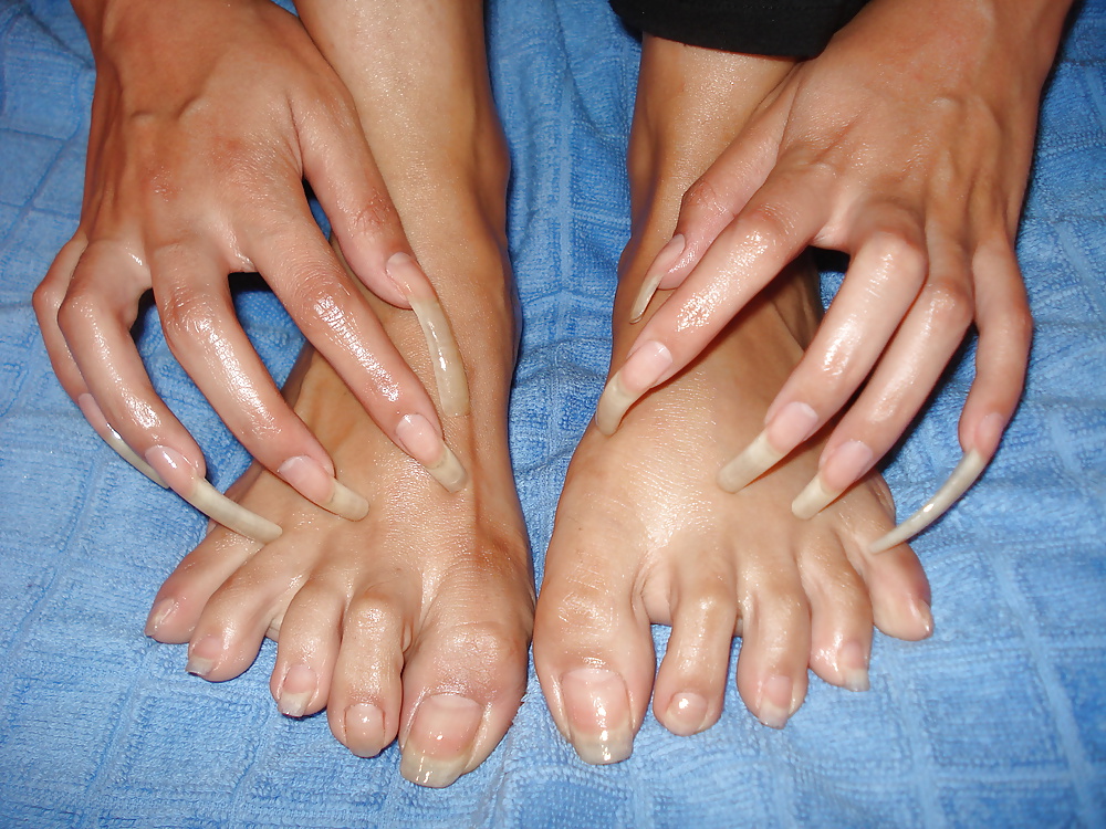 Uñas de los pies largas
 #30478765