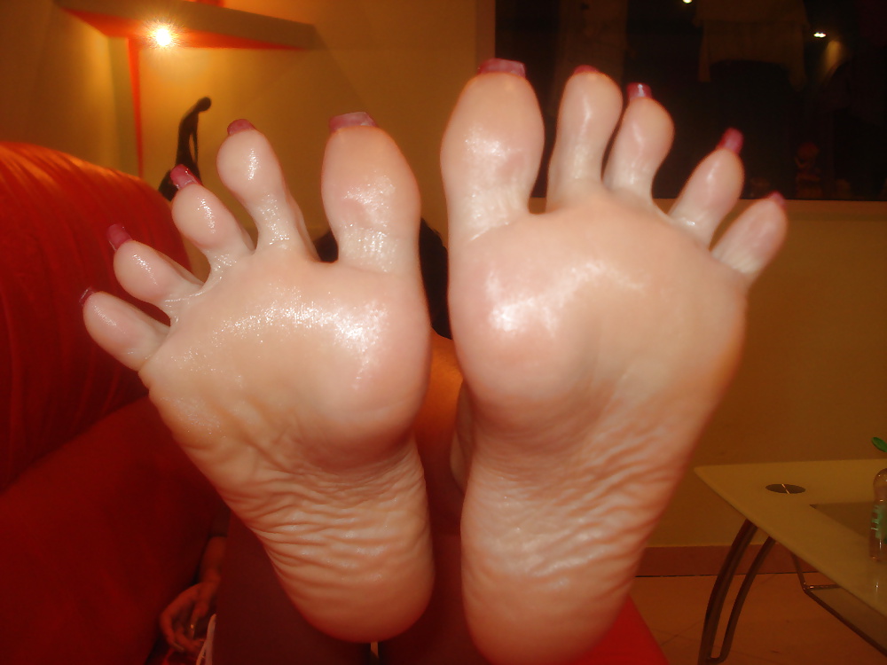 Uñas de los pies largas
 #30478784