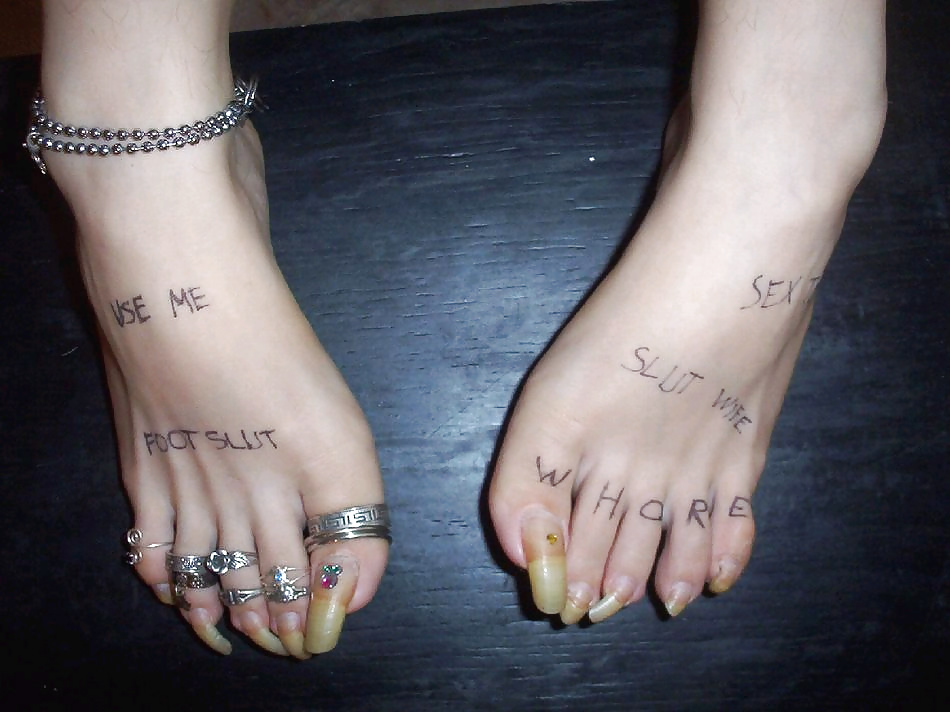 Uñas de los pies largas
 #30478881