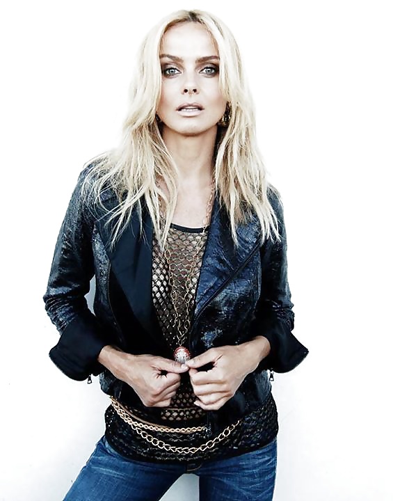 Izabella scorupco
 #29149142