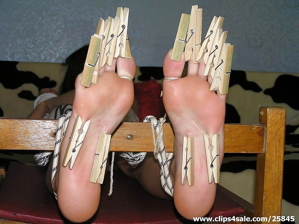 Tortura de pies
 #33912249