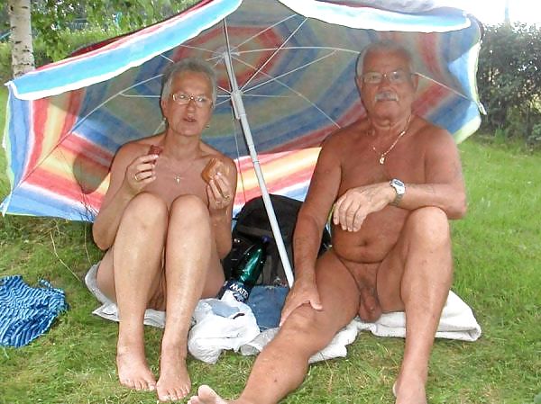 Couple De Personnes âgées #22876285