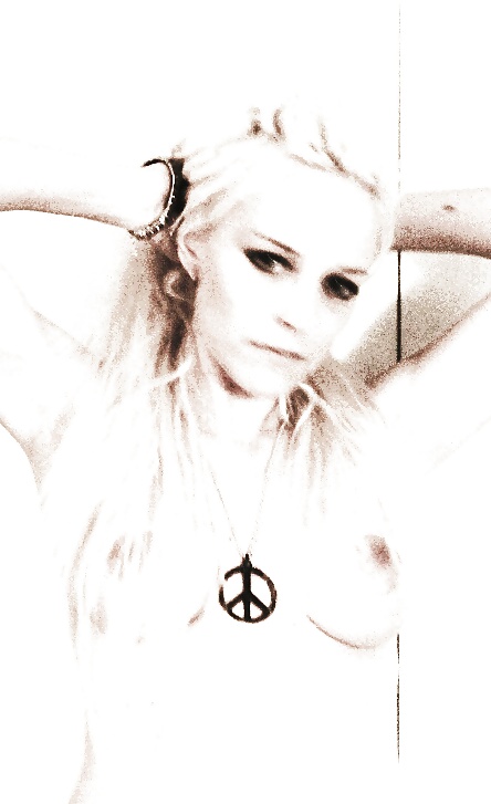 Girly
 #34035985