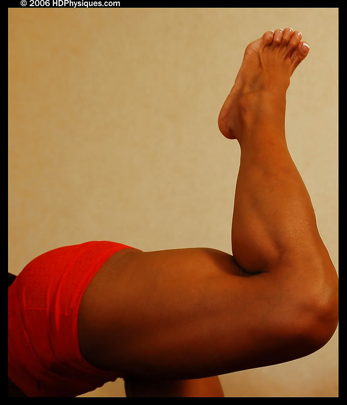 Female Bodybuilder Feet - The Pose 001 (Pr0n) #34621352
